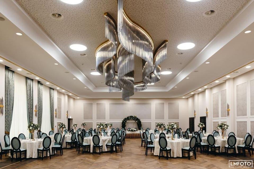 Debowy Dwor Otel Ruda Rozaniecka Dış mekan fotoğraf