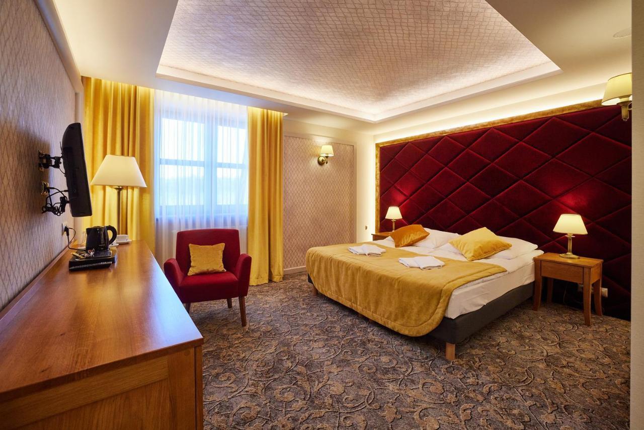 Debowy Dwor Otel Ruda Rozaniecka Dış mekan fotoğraf
