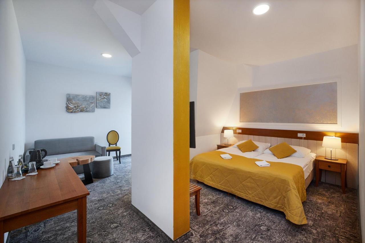 Debowy Dwor Otel Ruda Rozaniecka Dış mekan fotoğraf