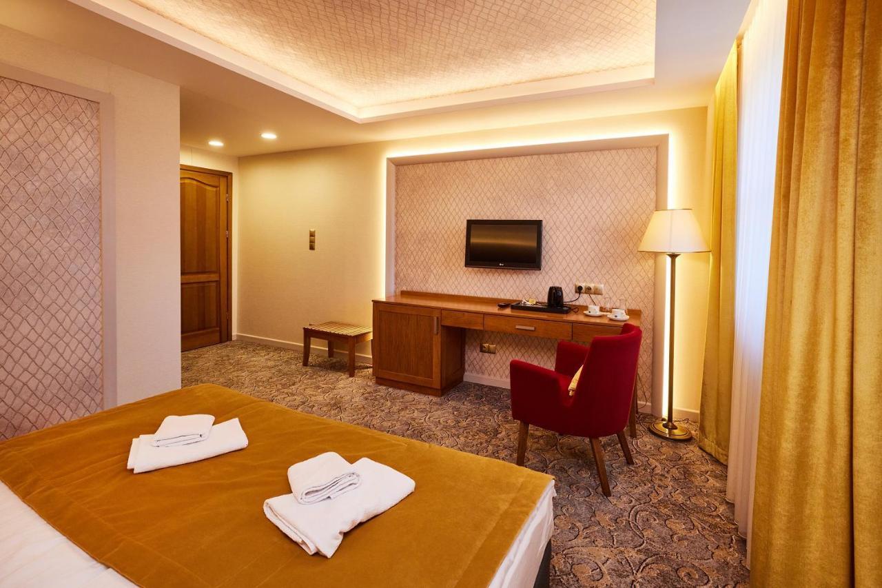 Debowy Dwor Otel Ruda Rozaniecka Dış mekan fotoğraf